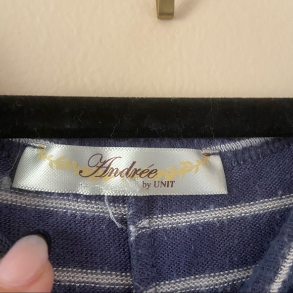 Andree• navy blue white dripped high low top - Picture 5 of 7